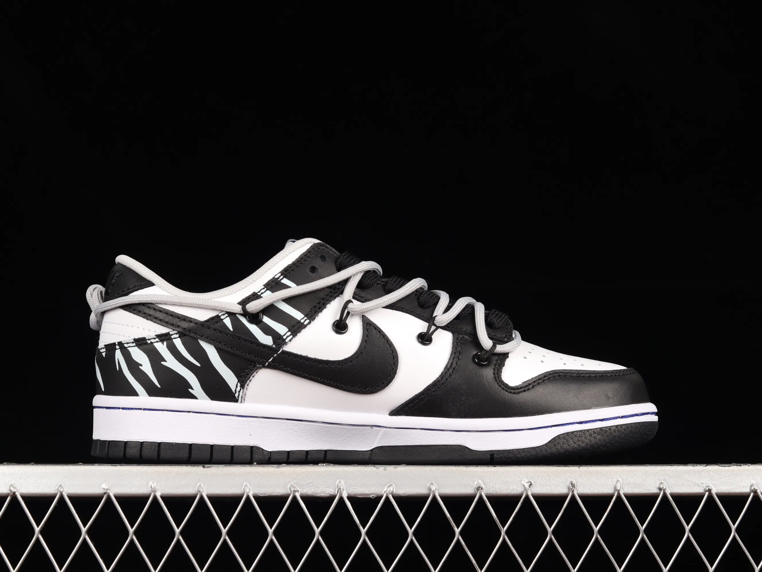 All categories Nk SB Dunk series Nk SB Dunk Low low-top sneakers F version Nk Dunk Low "CNY" Year of the Tiger limited edition SB smashing backboard fashion casual sneakers DD3363-002